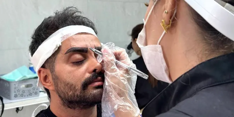 بهترین کلینیک کاشت ابرو در تهران